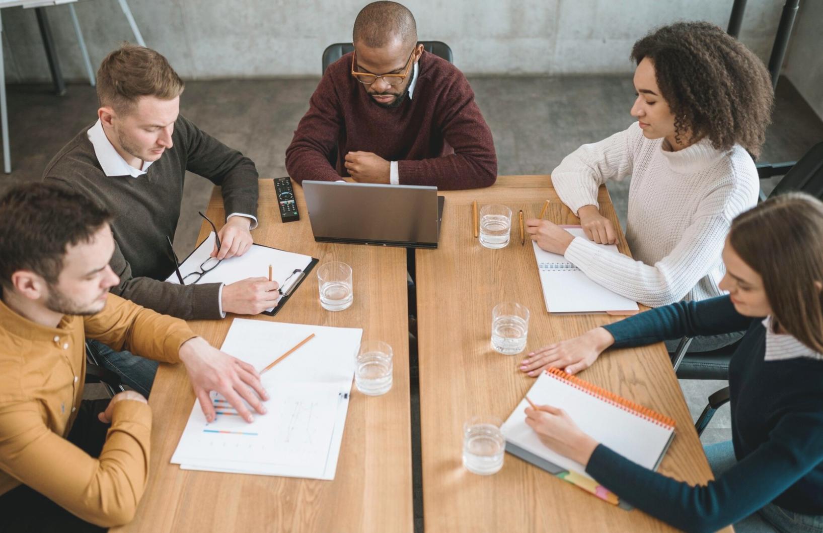 Ambiente di apprendimento per sceneggiatori con strumenti professionali